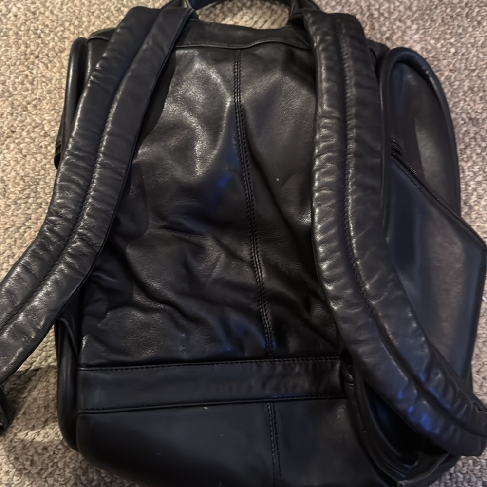 Vintage Kenneth Cole Black Leather Backpack with Silver Accents Unisex * - Picture 9 of 13
